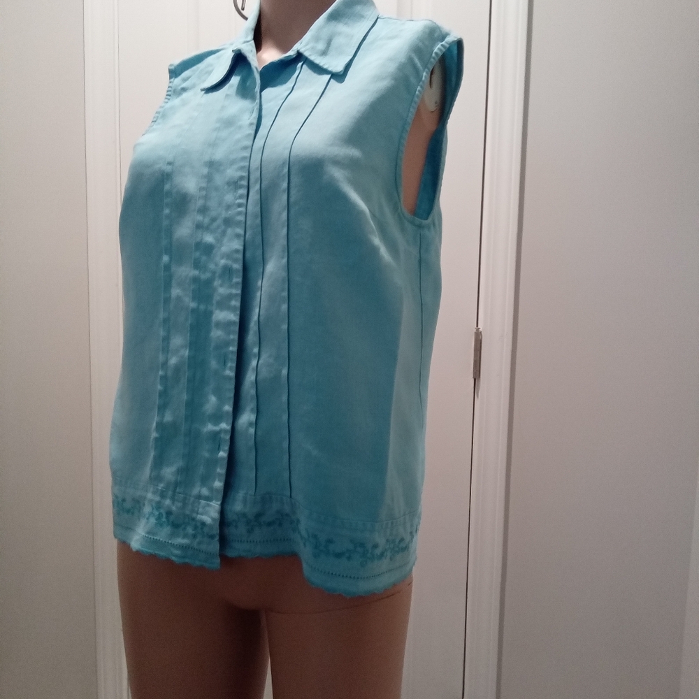 2-$10... Petite Sophisticate sz M 100% Linen Sleeveless Blue Button Down